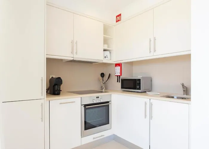 아파트 Snazzy Varandas Do Castelo By Garvetur One Bedroom Sleeps 2 Persons *